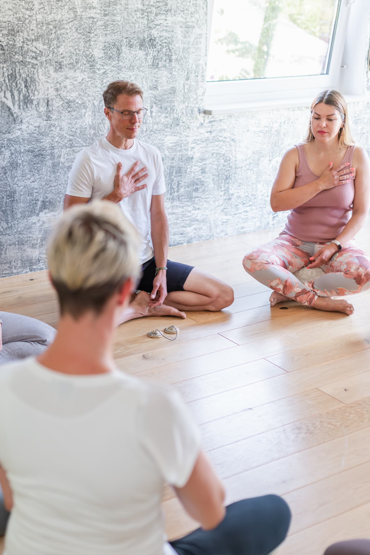 Gemeinsame Atem- und Herzensübung im Mind-Reset-Programm
